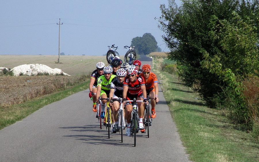 Liderzy w akcji. Ten drugi to późniejszy zwycięzca 120 km wyścigu
