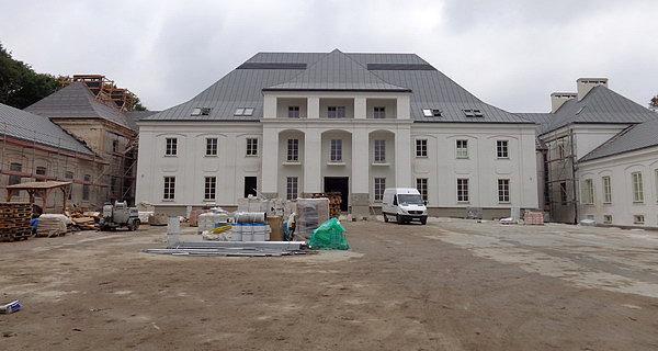 Janów Podlaski. Rozbudowa dawnego pałacu biskupiego pod hotel
