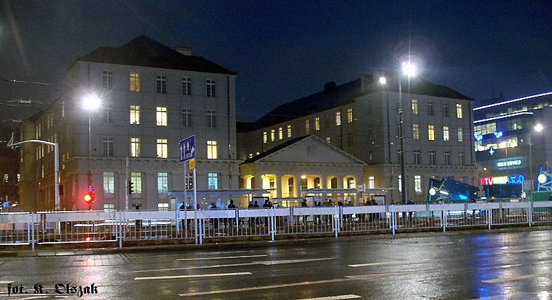 Kolejowy biurowiec przy Targowej