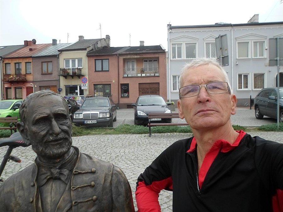 Selfie z Oskarem Kolbergiem na jego ławeczce - Przysucha