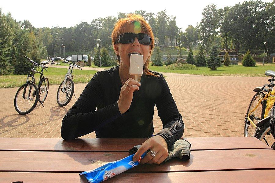 Trzebież. Big Milk na plaży