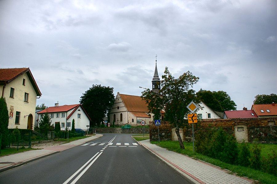 Widok na kościół w Dolicach
