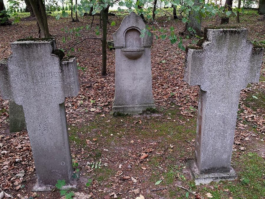 Nieczynny cmentarz dawnej wsi Jeseritz współcześnie lapidarium w Jezierzycach