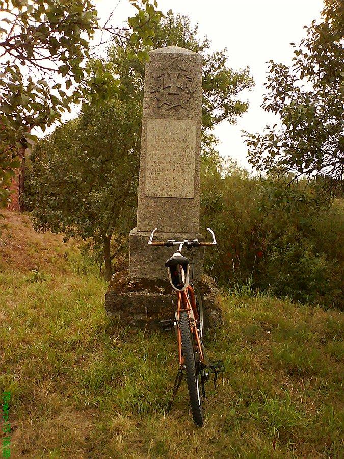 Parkoszów - poniemiecki obelisk, którego nawet nie ma na dokładnych mapach, na których jest wszystko ;)