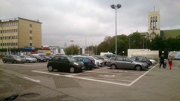 Parking przy galeri Color Park