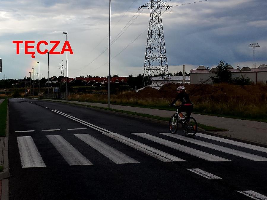 Przemysłowa z kawałkiem tęczy słabo widocznej
