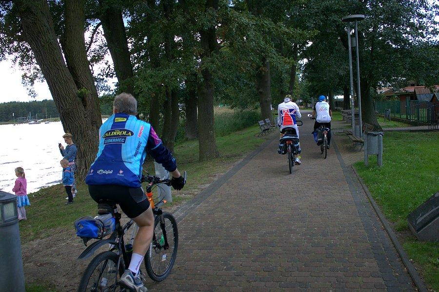 Jedziemy sobie promenadą nad Miedwiem