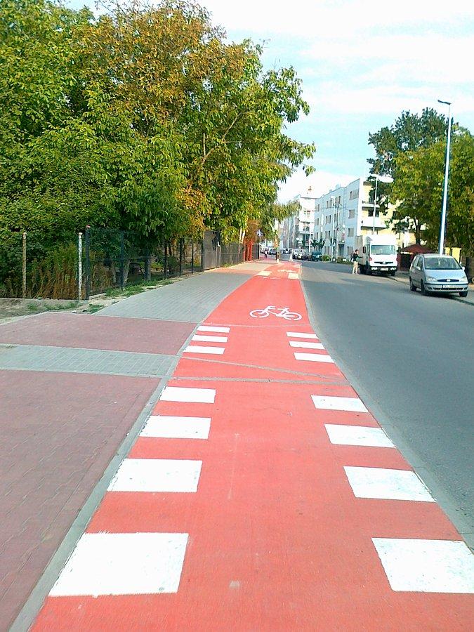 Ładna ddr przy Batalionów Chłopskich