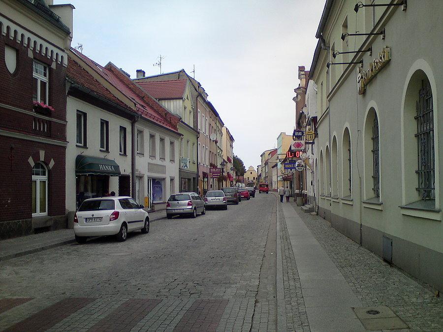 Jedna z uliczek odchodzących od rynku w Głogówku