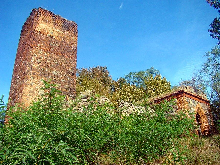 Wyszanów. Zbudowany z kamienia polnego i cegły gotycki kościół św. Michała, sprzed 1376 r