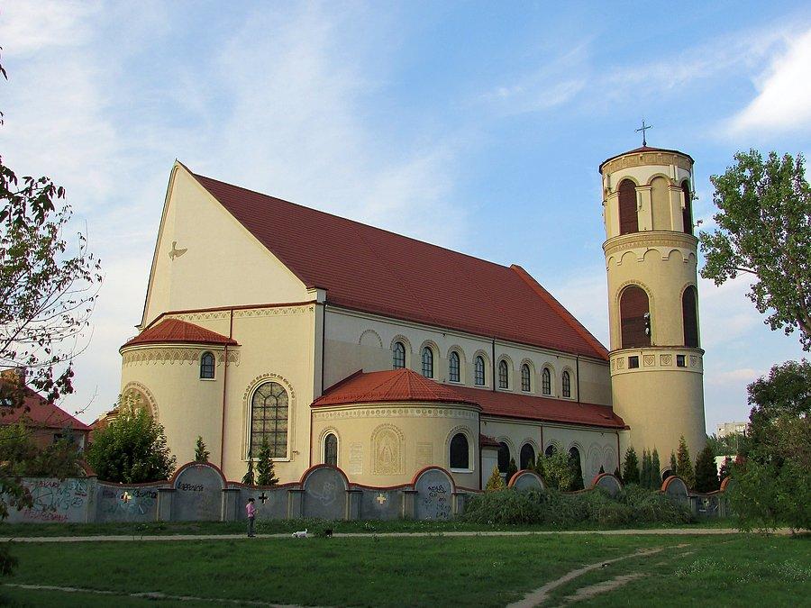 Ursynów - kościół przy ul. Stryjeńskich