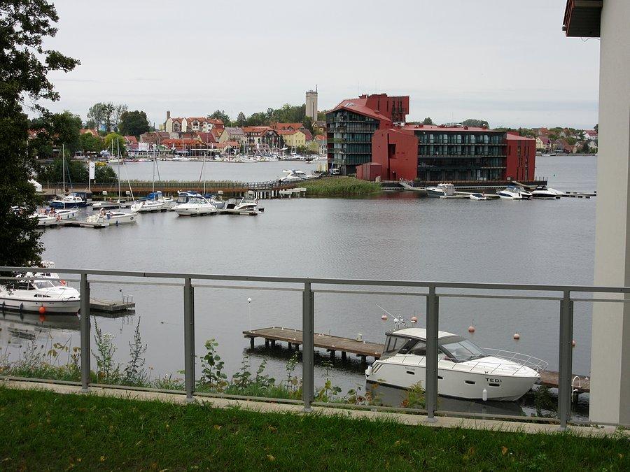 Rzut oka na mikołajski hotel na wodzie