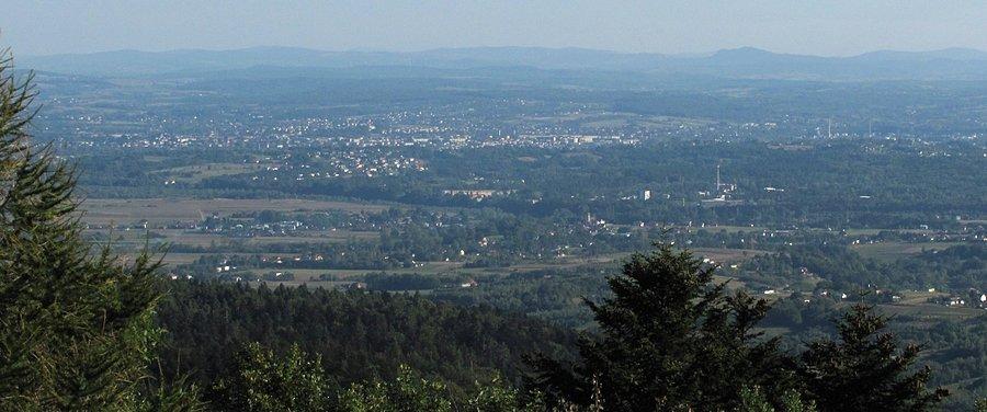 Krosno i Jasło z wieży widokowej, po prawej sylwetka Cergowej
