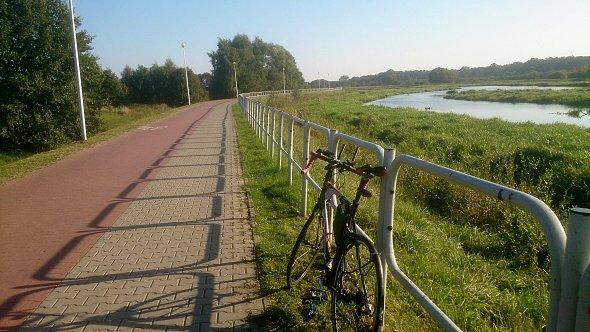 Rower na ścieżce rowerowej