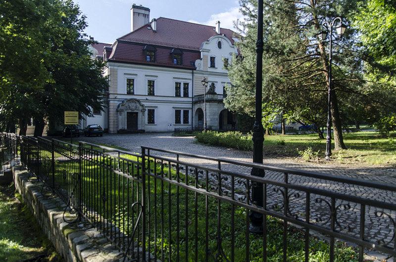 Pałac zza płota
