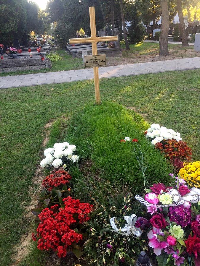 Grób Bartoszewskiego