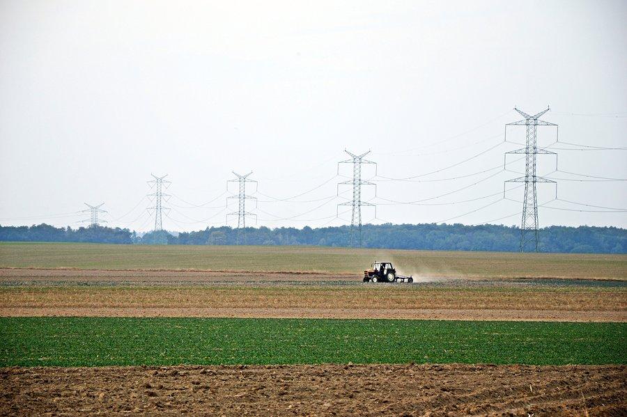 Ursus 914 podczas orania pola