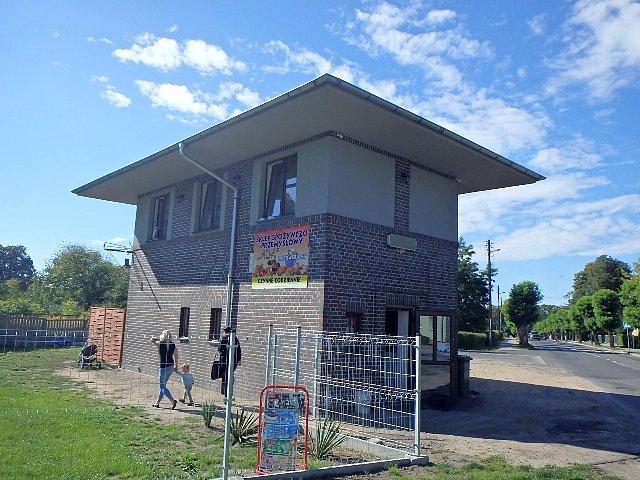 Pomysłowy sposób wykorzystania dawnego budynku infrastruktury PKP