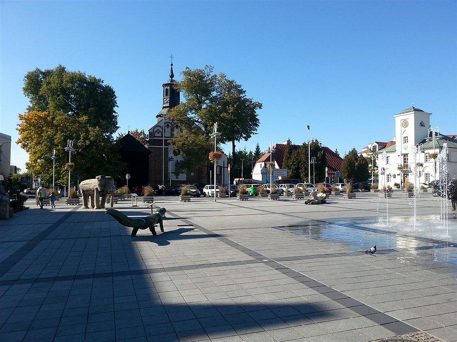 USC (po prawej) i Kościół Św. Anny w Piasecznie