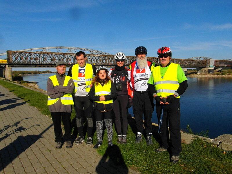 Niewidomi na tandemach- wycieczka Gdynia-Toruń 2015- w miejscowości Tczew