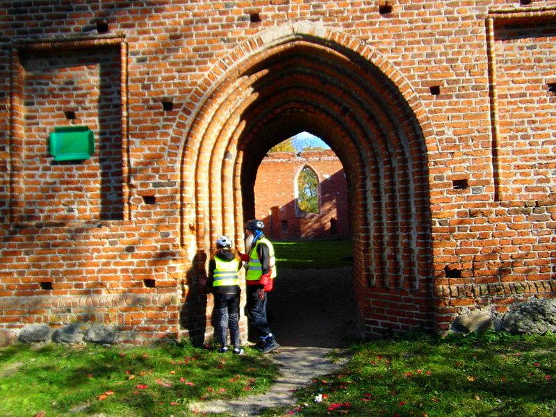 Niewidomi na tandemach- wycieczka Gdynia-Toruń 2015- w miejscowości Steblewo