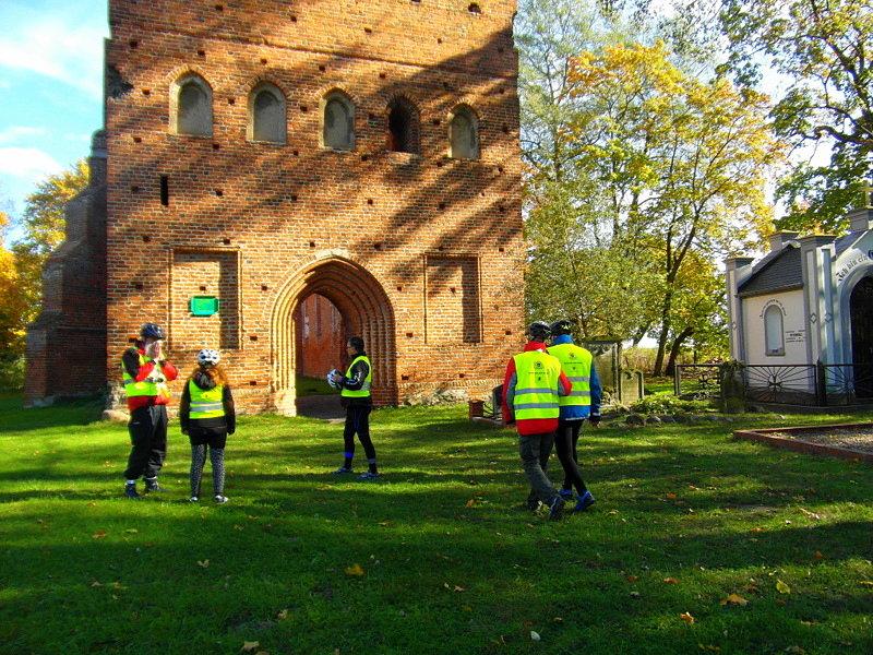 Niewidomi na tandemach- wycieczka Gdynia-Toruń 2015- w miejscowości Steblewo