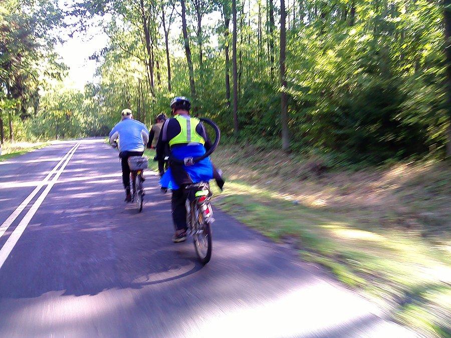 Starsi Panowie Cyborgowie trzej (średnia 28km/h pod przodo-boczny wiatr)
