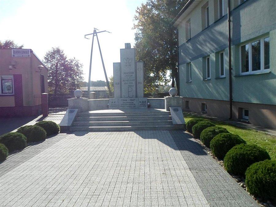 Mrozy - pomnik bohaterom gminy Kuflew 1914 - 1920