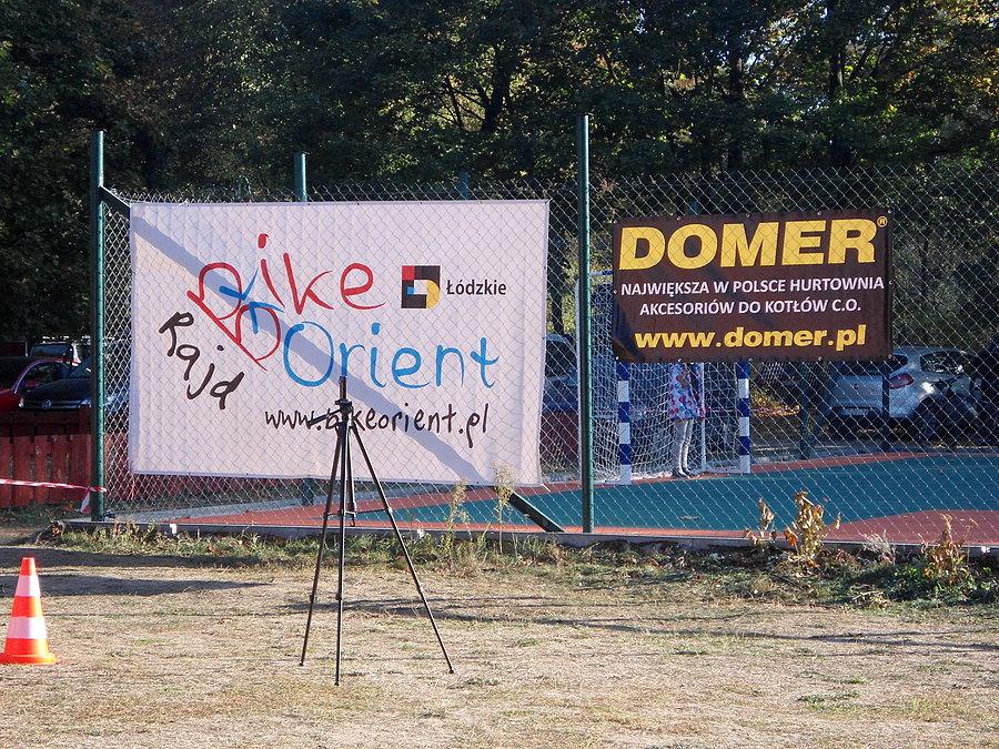 Nasz baner obok orientowego