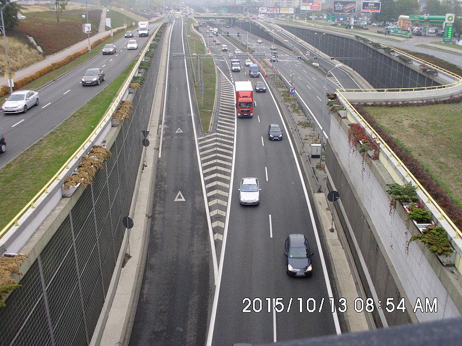 Rzeka blachosmrodziarstwa płynie pode mną przez tunel pod katowickim rondem