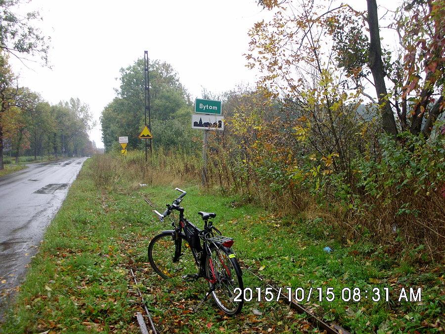 Do 14 lutego 2015r. tędy jeździł tramwaj nr 18 (na granicy Rudy i Bobrka)