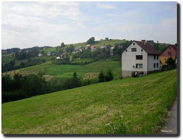 Widok na górujący nad Jaworzynką Wawrzaczów Groń