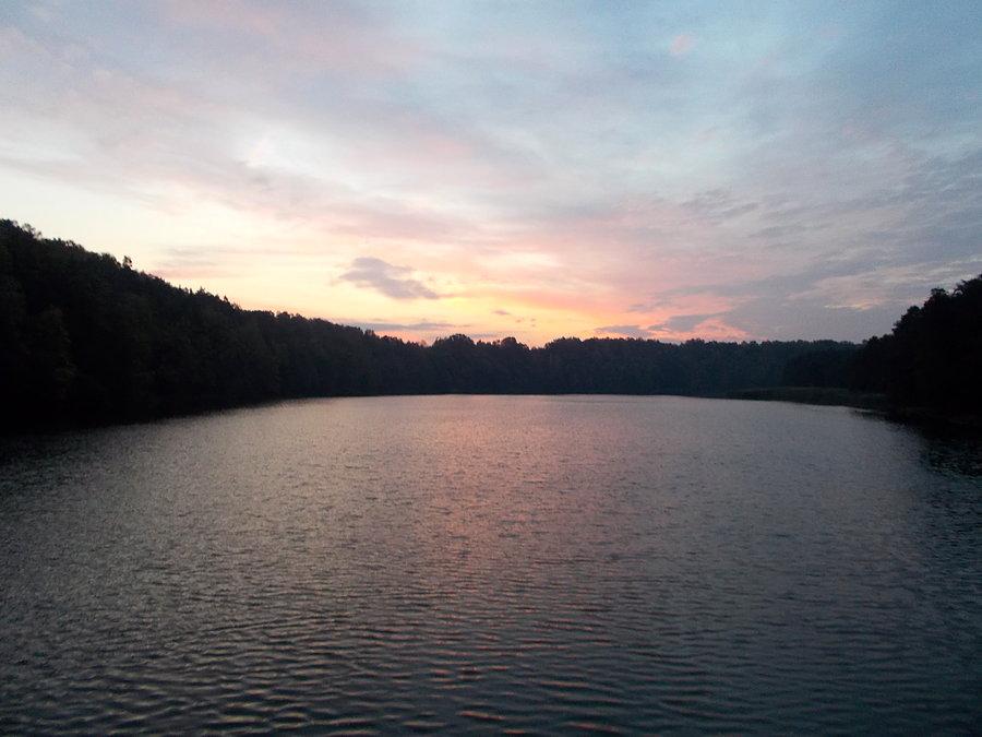 Wschód słońca nad Jeziorem Pierzchalskim