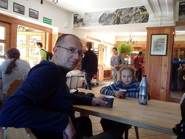 Dla Gabrysi gorąca czekolada, a dla mnie kawa