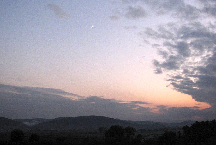 Księżyc nad Pasmem Brzanki