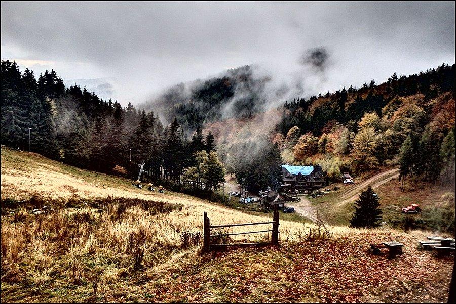 Widok sprzed schroniska