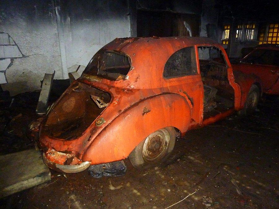 Cmentarz samochodów w Grodzisku Maz
