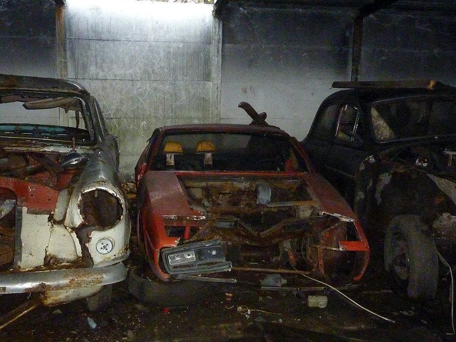 Cmentarz samochodów w Grodzisku Maz
