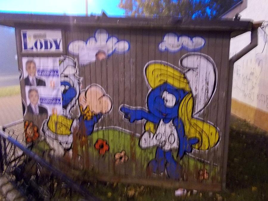 Smerfetka agituje podczas ciszy wyborczej