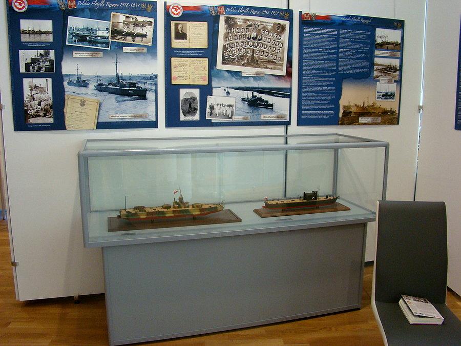 Rajd Gdynia- Toruń Fundacji NNT . Zwiedzanie Muzeum Marynarki Wojennej w Gdyni