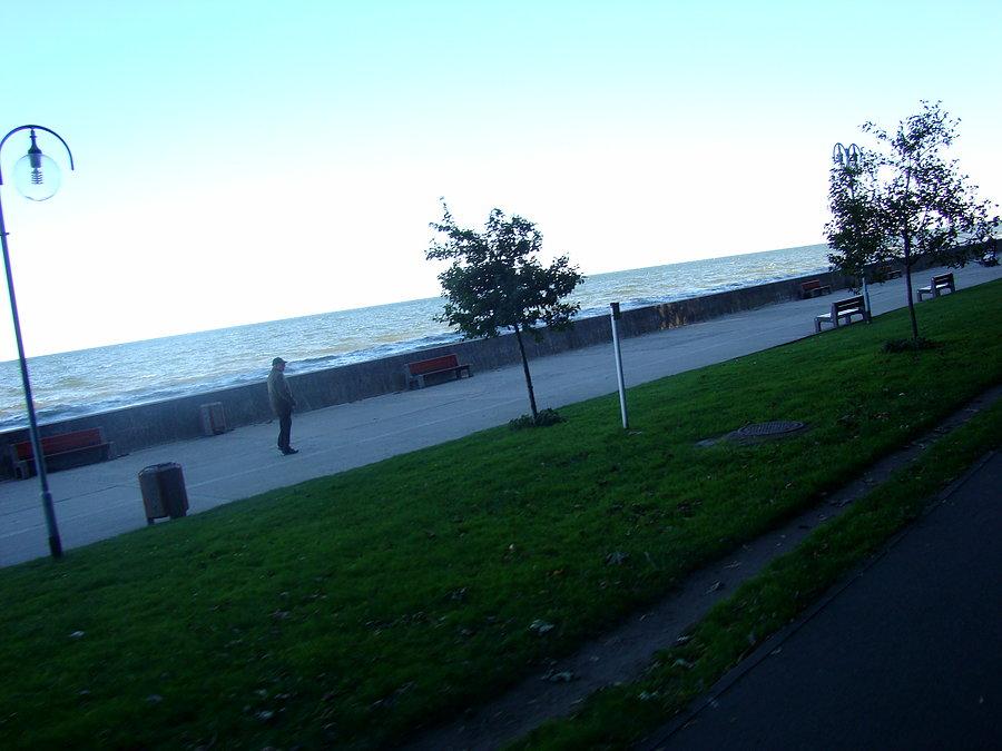 Rajd Gdynia- Toruń Fundacji NNT. W drodze z Gdyni do Sopotu. Droga wzdłuż plaży