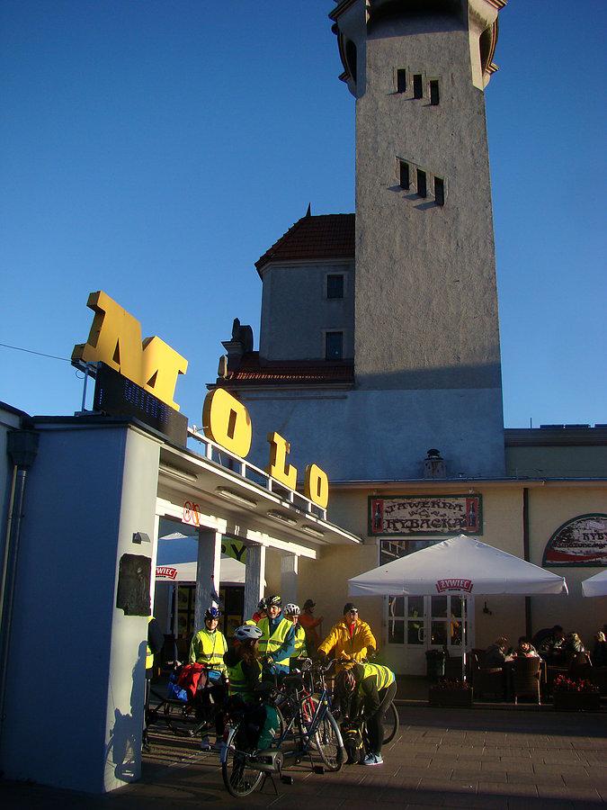 Rajd Gdynia- Toruń Fundacji NNT. Sopot wejscie na MOLO