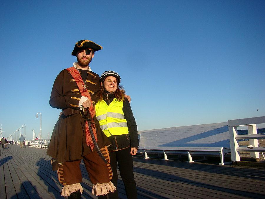 Rajd Gdynia- Toruń Fundacji NNT. Jesteśmy w Sopocie.Monika z piratem