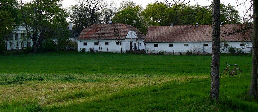 Zabudowania dworskie i sianokosy. Tułowice