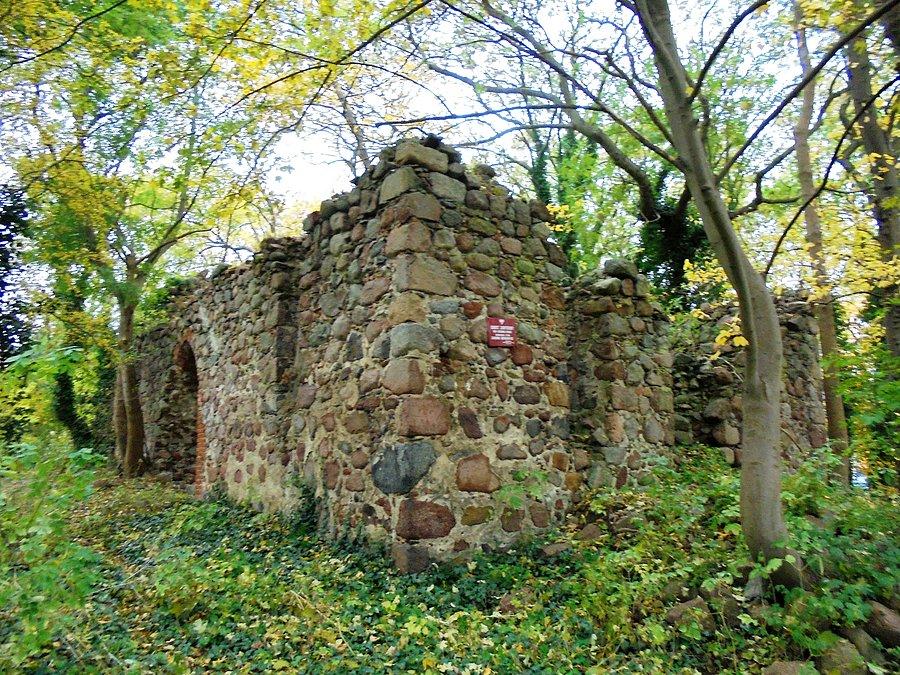 Smolęcin - ruiny kościoła