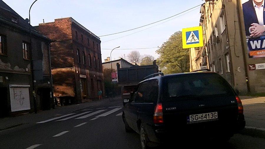 Pozdrowienia dla kretyna wymuszającego pierwszeństwo... -SG 6413G