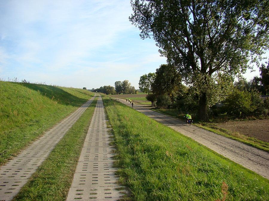 Rajd Gdynia Toruń z Fundacją NNT. Dzień drugi - jedziemy dalej , jedni górą z reszta doliną