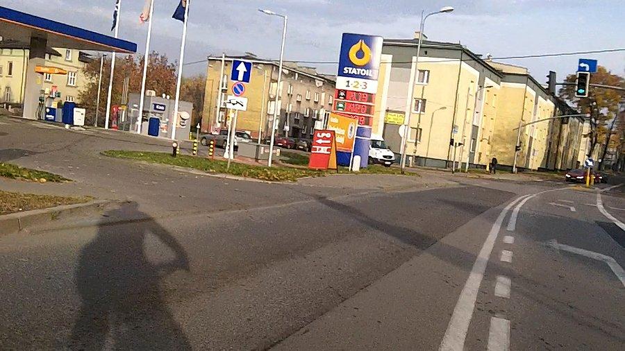 Gdyby nie ta stacja, to rowerzysta mógłby umrzeć na tym skrzyżowaniu, a nie doczekałby się zielonego