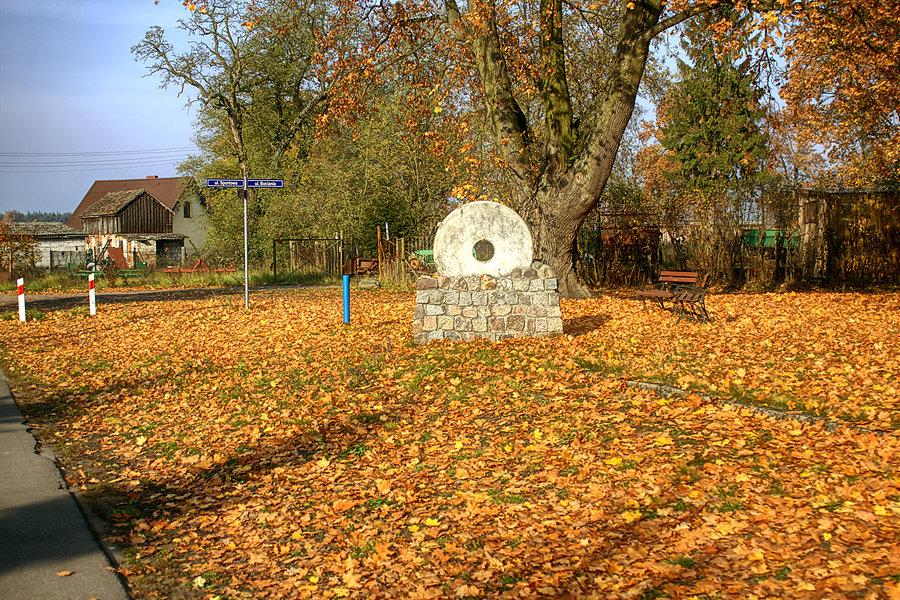 Kamień młyński w Sownie