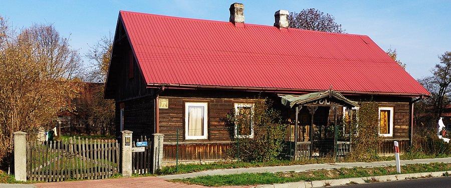 Drewniany dom w Wiejcy (gm. Kampinos). AD 2015